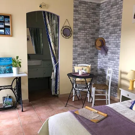 L'oustaou Piscine & Bed & Breakfast Besse-sur-Issole
