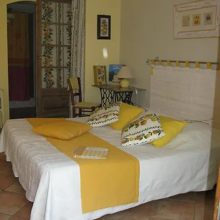 L'oustaou Piscine & Bed & Breakfast 3*