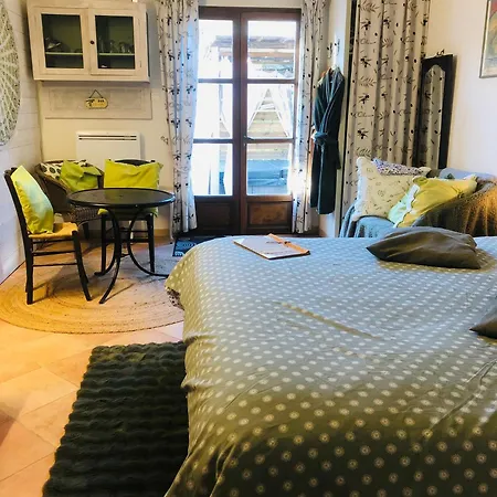 L'oustaou Piscine & Bed & Breakfast 3*